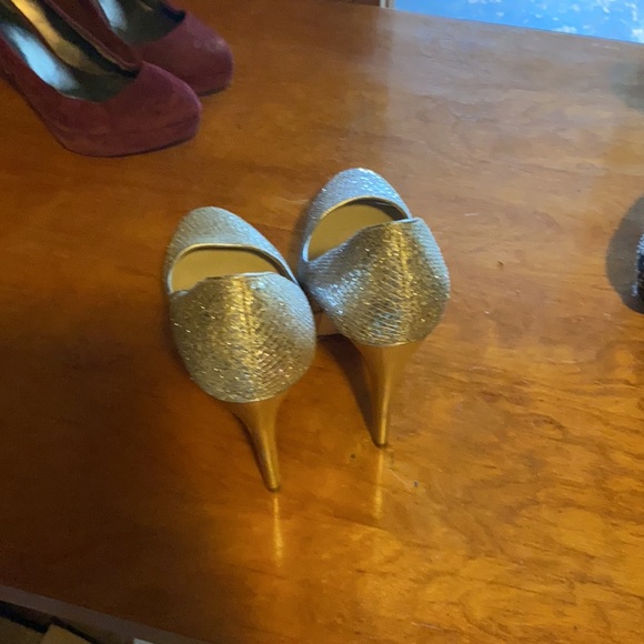 Barely worn great for an evening out 60$ or best offer - Picture 2 of 2